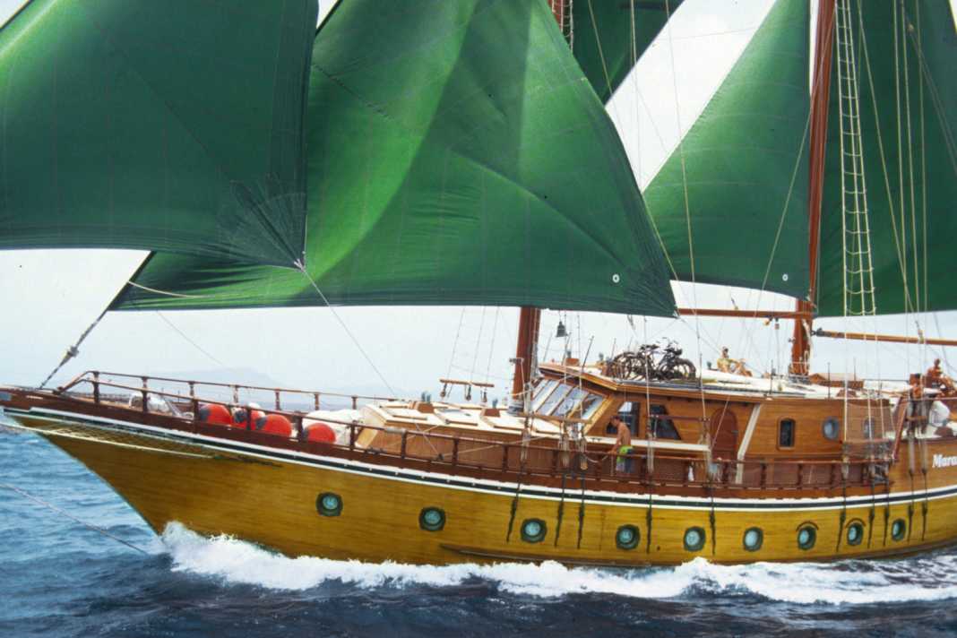 Die Brigantine „Maranatha“ auf blauem Wasser. Harte Arbeit verwirklichte diesen Traum