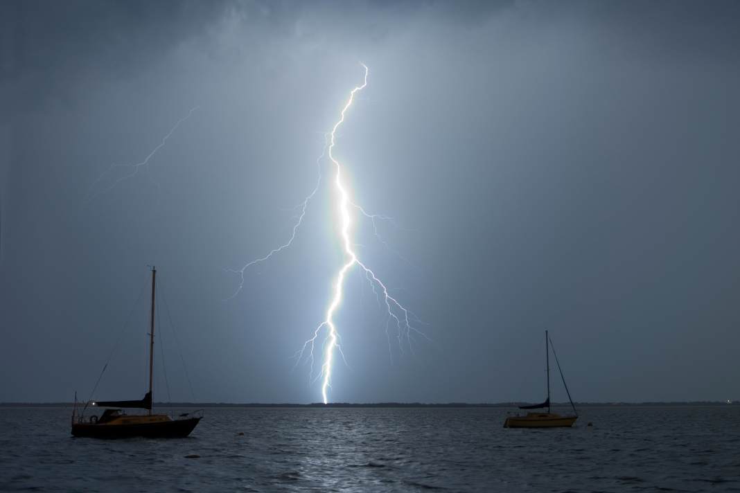 Lightning strikes near yachts