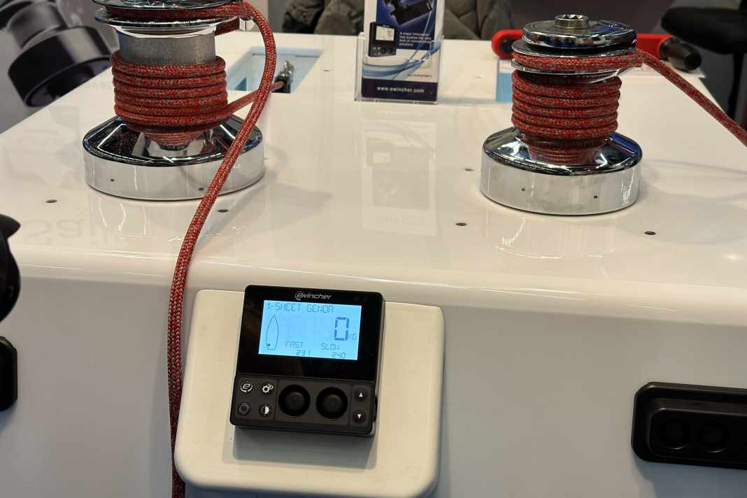 Über das Kontrolldisplay lassen sich bis zu sechs Elektrowinschen verwalten und steuern