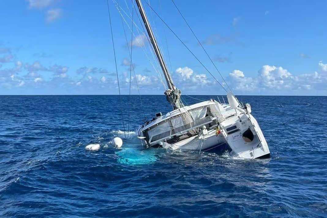 Il catamarano Outremer 45 con scafo pieno.