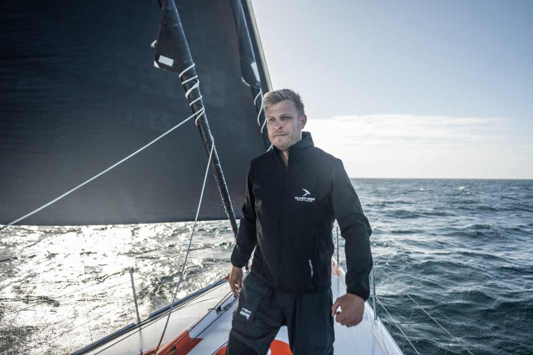 Der 35-jährige Deutschschweizer auf dem Bug seines Imoca