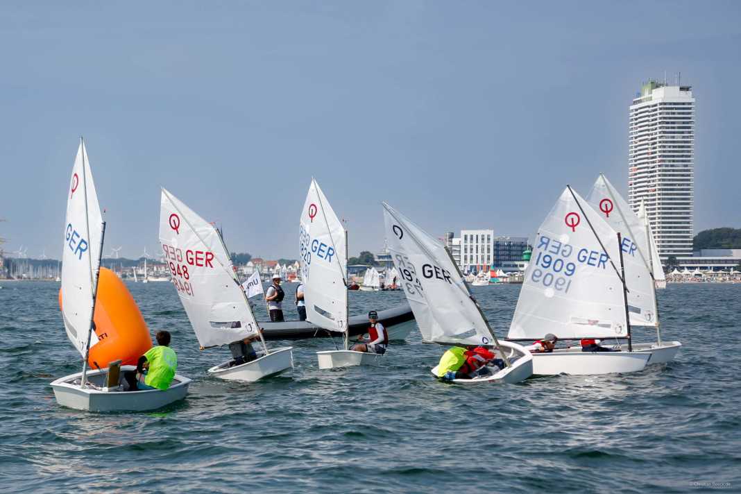 Beim Team Race segelten die Optimisten ihren ersten Titel aus