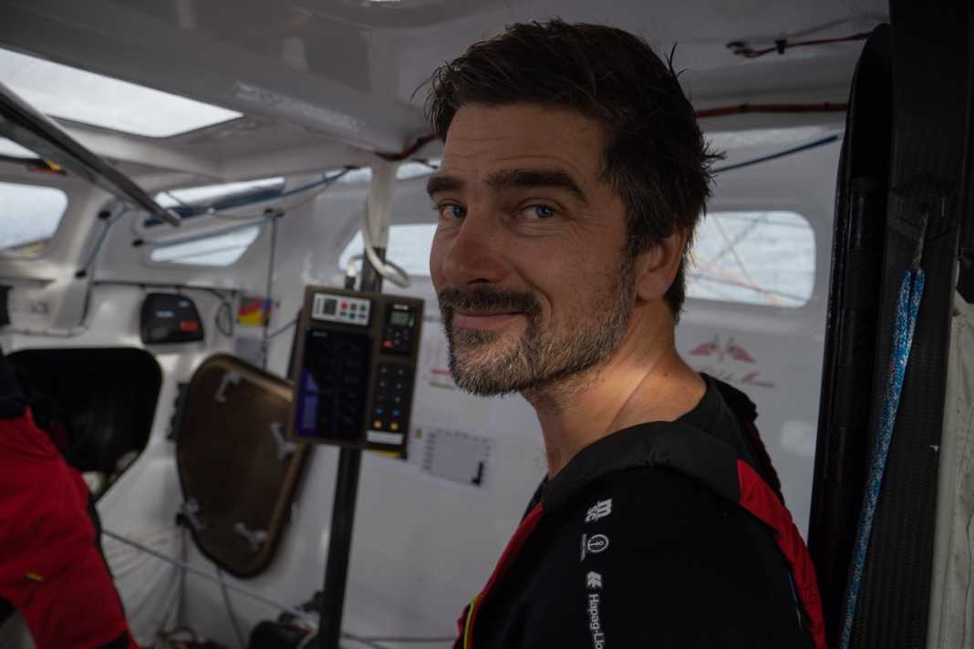 So optimistisch, wie Boris Herrmann hier schaut, startet er mit Team Malizia in die schwerste und längste Ocean-Race-Etappe von Kapstadt nach Itajaí