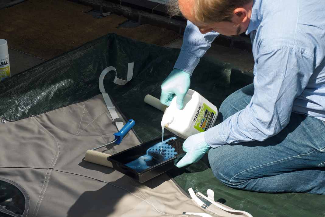 The impregnation can be sprayed, brushed or rolled on. It is best to start on the inside