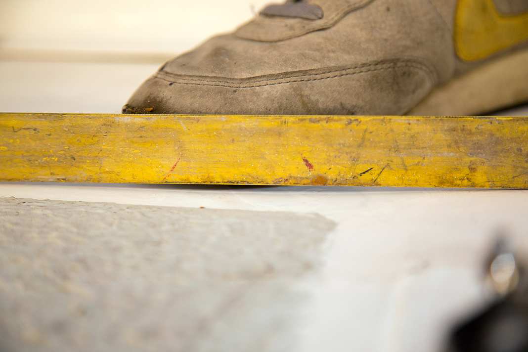 The slat clearly shows how much the superstructure bounces when stepped on. Here the glass fibre layers have detached from the core