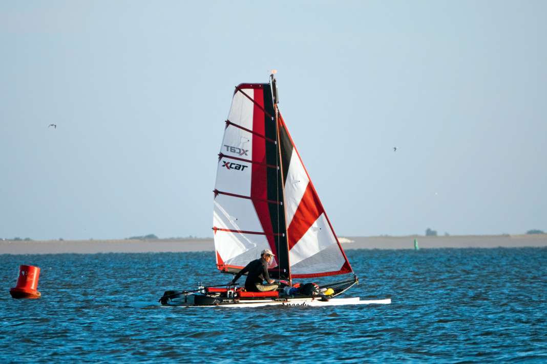 Was macht das Segeln mit einem XCat so besonders? Diese Frage beantwortet Michael Kujawa in der 53. Folge unseres YACHT-Podcasts.