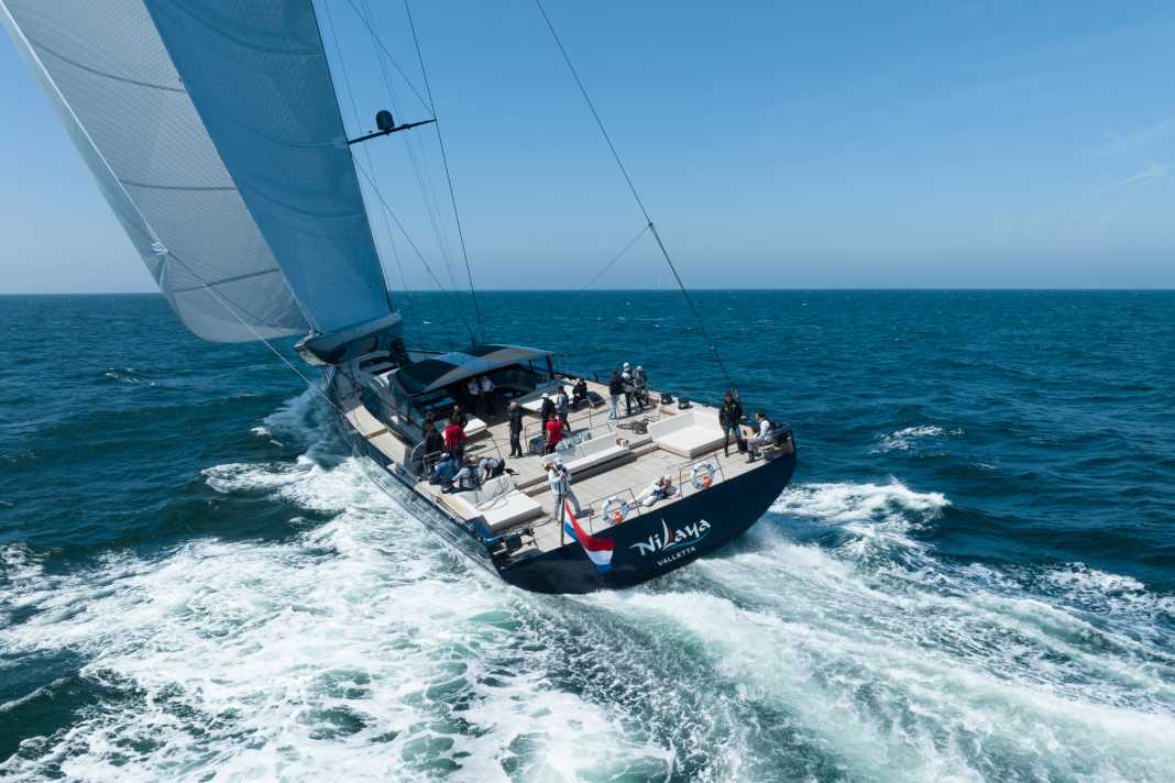 Die 47 Meter lange Alu-Carbon-Slup aus den Royal-Huisman-Hallen zeigte sich auf der Nordsee antriebsstark und gleitfreudig