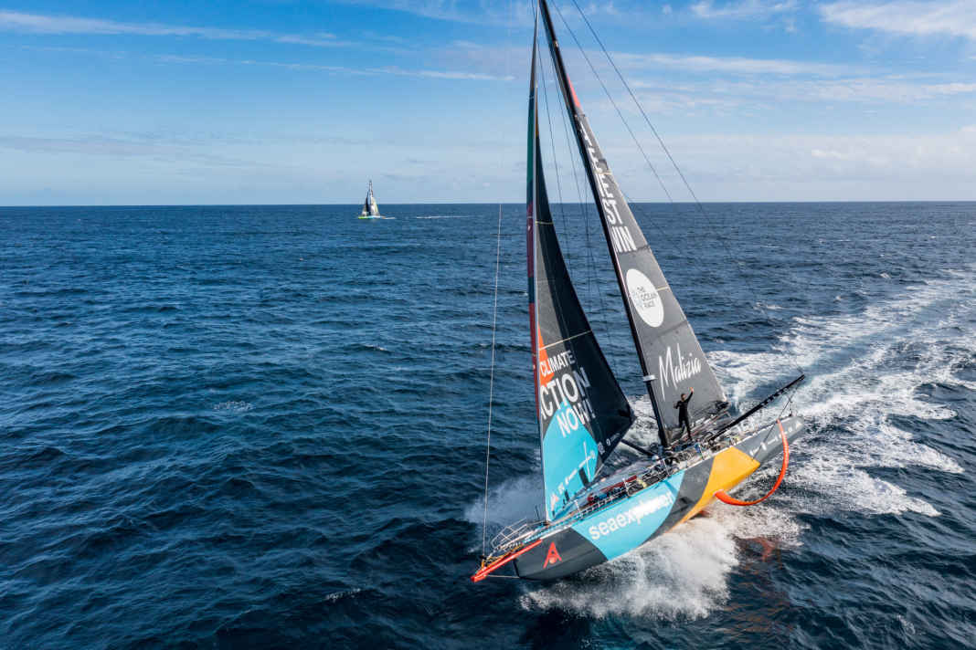 Das Spitzenduell findet in der Finalphase der Ocean-Race-Königsetappe in Sichtweite zueinander statt: Team Malizia ringt mit Team Holcim – PRB um den Etappensieg