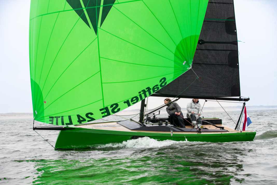 Harmonious, also for the eye: the negative stem in particular characterises the look. The short superstructure and large cockpit are typical Saffier features