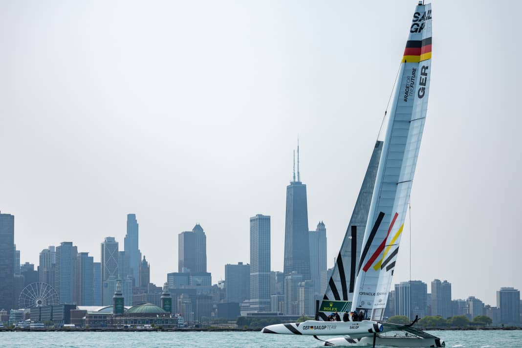 Der deutsche F50-Katamaran beim Training für seine Premiere vor Chicago