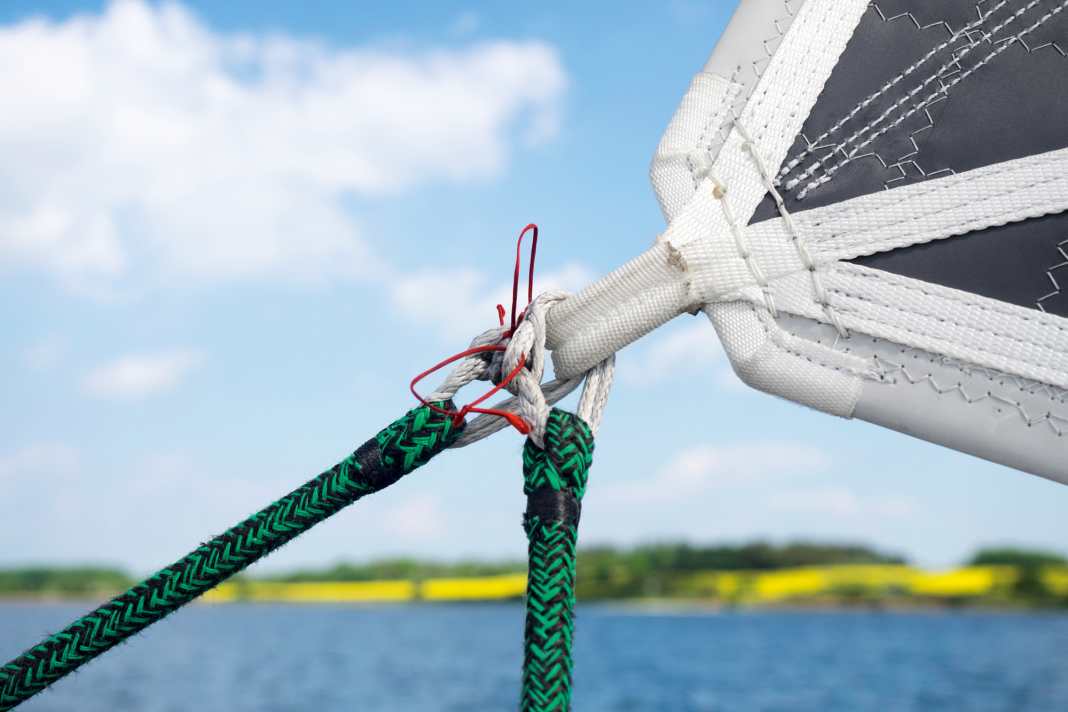 Another stylish option: end splice, plus rope shackles with textile openers