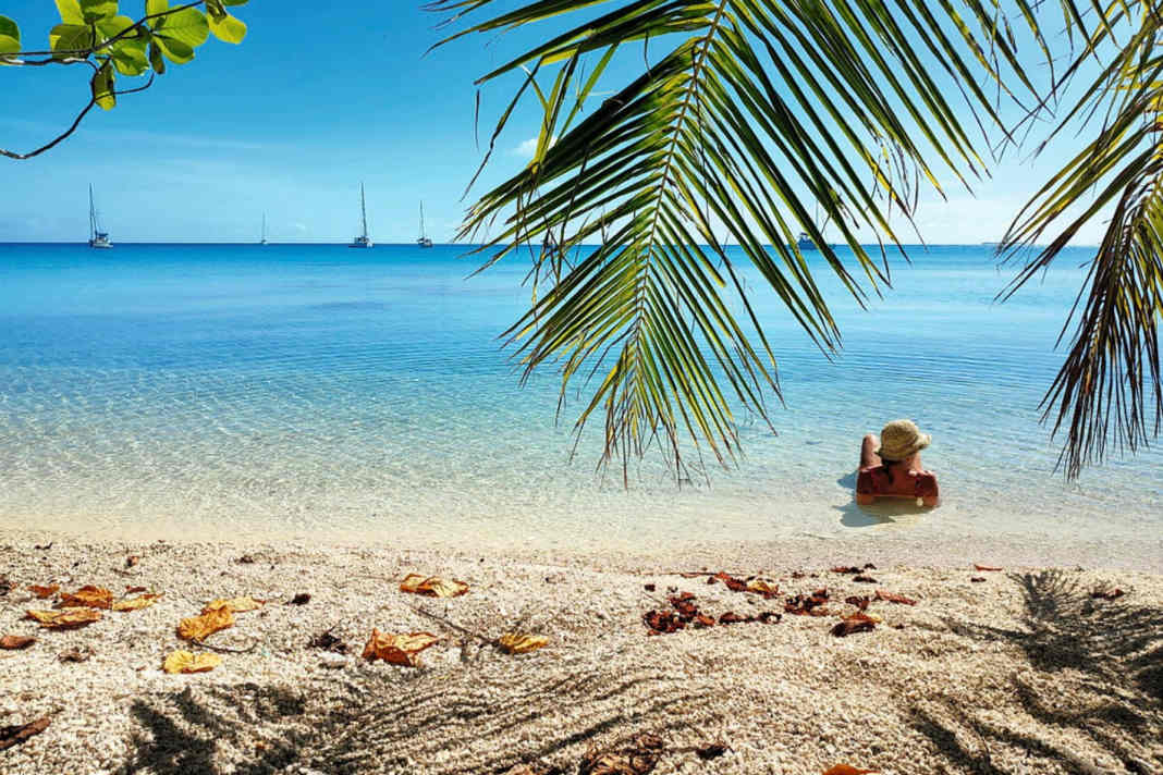 Baden mit der schönsten Aussicht der Welt: Palmenstrand von Hirifa..