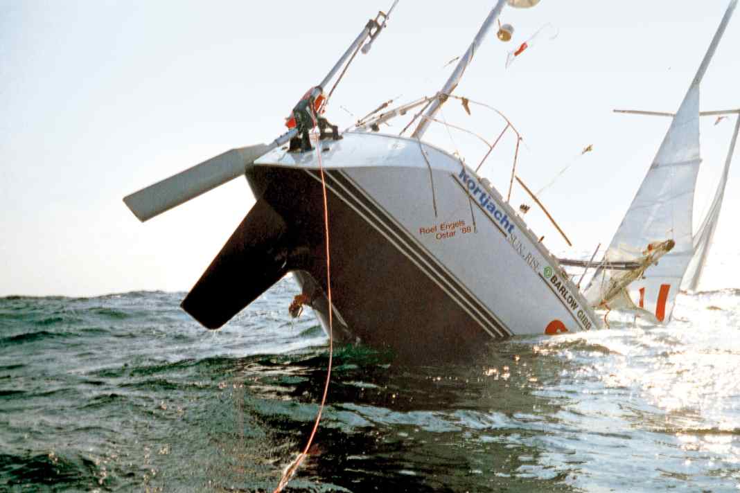 Selbst ein kleines Leck kann große Yachten binnen Minuten zum Sinken bringen. Sie aufgeben sollte aber nur, wer zuvor alles versucht hat, das Schiff zu retten