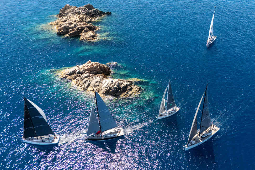 The 11th Solaris Cup brought together around 80 crews off Sardinia, sailing around the natural marks of the islands of Mortorio and Soffi in the Gulf of Porto Rotondo.