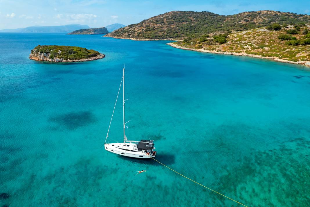 Libertà e idillio: non si vede un'altra barca in giro per la splendida baia a sud-ovest di Kyra Panagia.