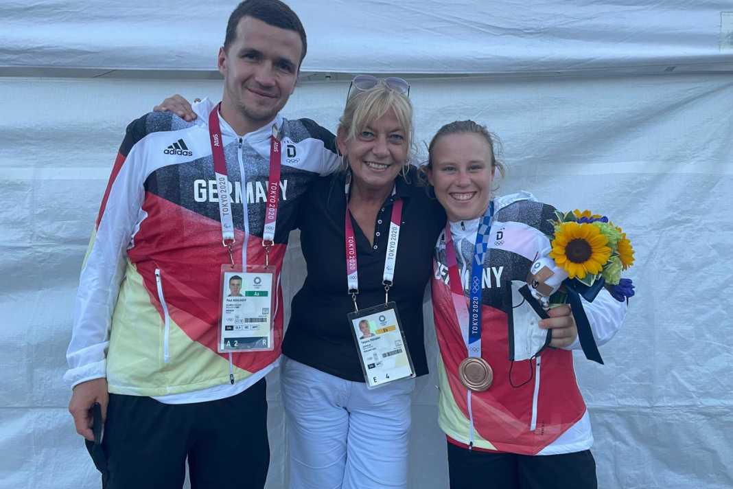 Mitten drin statt nur dabei: Tati 2021 mit den deutschen Nacra-17-Bronzemedaillengewinnern Paul Kohlhoff und Alica Stuhlhemmer