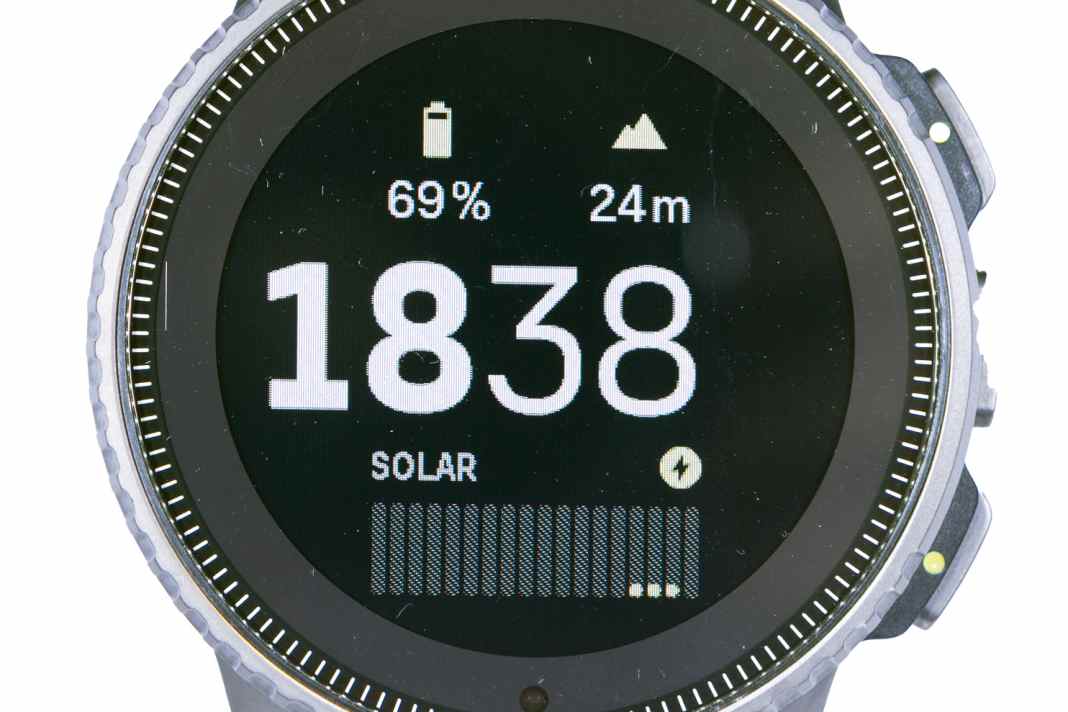 Die Suunto Vertical Titanium Solar kommt mit reichhaltiger Ausstattung, aber Schwächen in der Bedienbarkeit