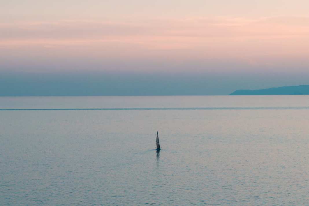 Bella come un quadro: "Malizia - Seaexplorer" in colori pastello mediterranei. | Flore Hartout/The Ocean Race Europe 2025