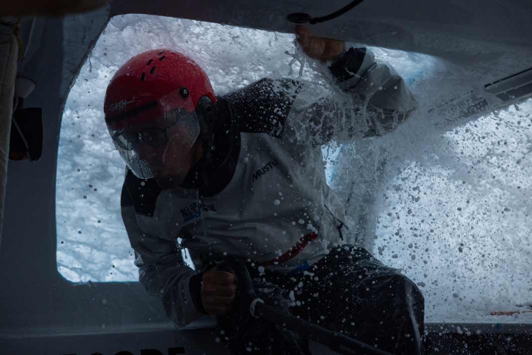 Wenn Steuern wie hier auf "Allagrande Mapei" zur Herausforderung wird: Helm auf, Sichtschutzvisier runter.