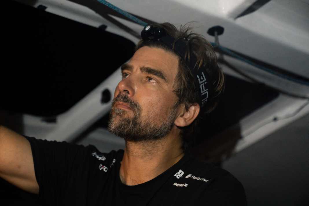 Boris Herrmann sprinting to the last waypoint on stage five, which has now been rounded off.