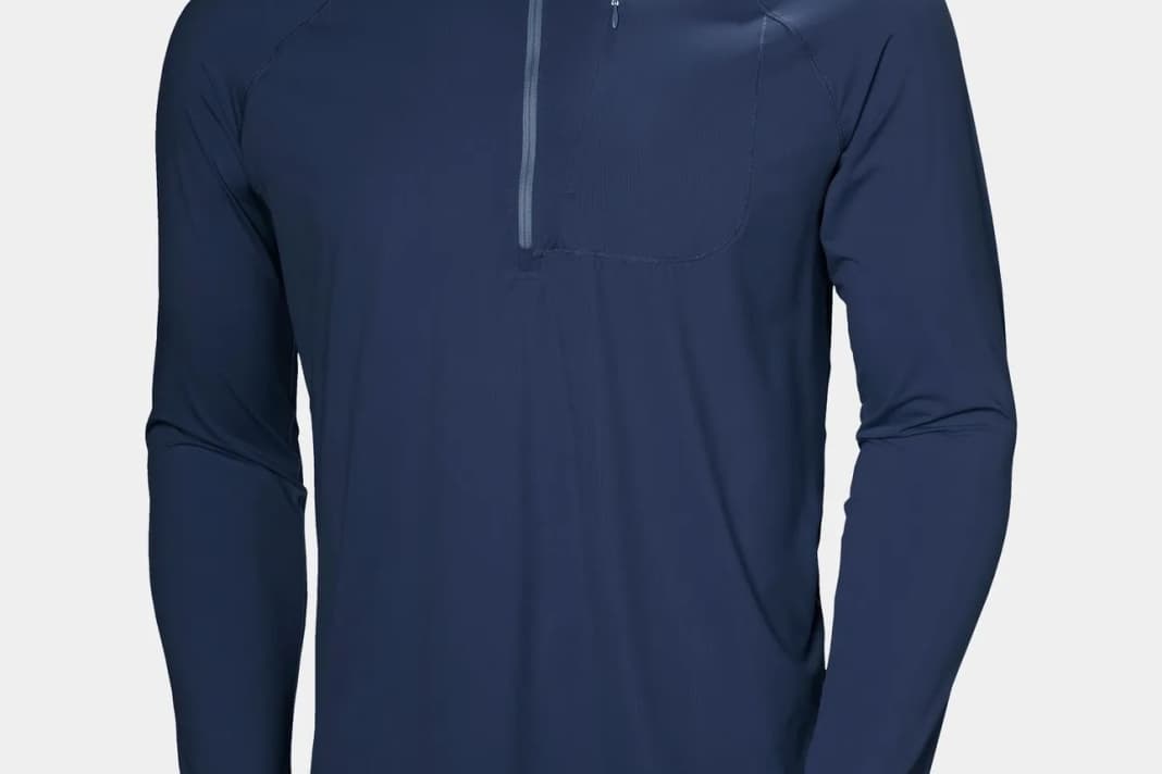 Der Solen Shine Half-Zip Hoodie von Helly Hansen schützt die Haut vor UV-Strahlen.