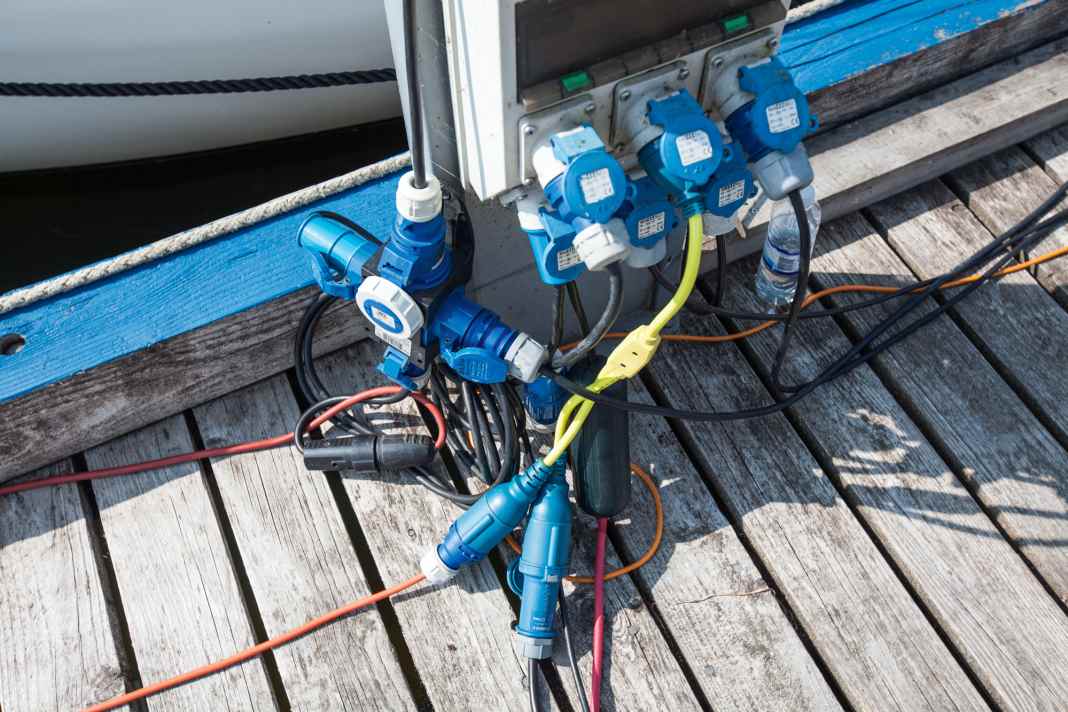 Unsecured: In combination with long cable lengths, the transition resistances of the additional plug connections are particularly risky