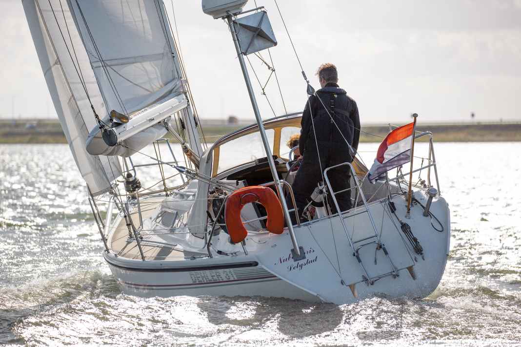 Dehler 31 : fabriqué environ 1000 fois comme Duetta 94, Dehler 31 et 32 et donc facile à trouver d'occasion. Egalement sur le marché avec une barre franche et une chambre arrière ouverte ou séparée. Bon voilier, pièces de rechange sûres, construction solide.