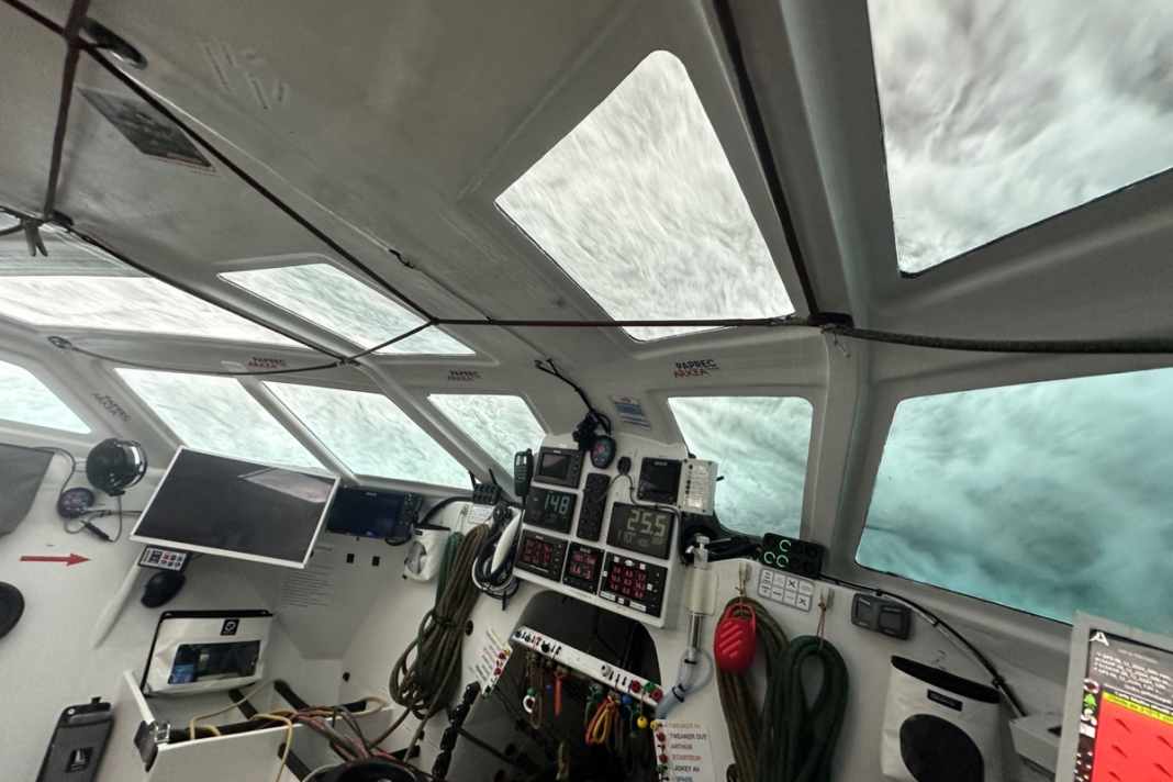 Yoann Richomme's "Paprec Arkéa" in battle with the elements.