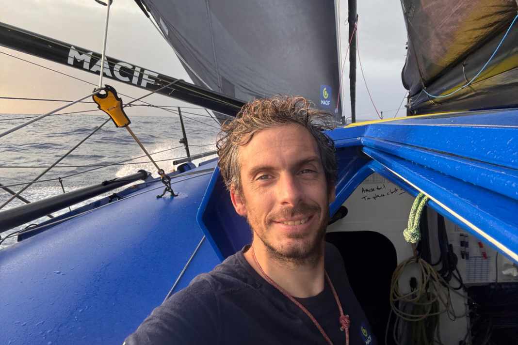 Il maestro di "Macif Santé Prévoyance" della 10ª Vendée Globe: Charlie Dalin percorre le ultime 2000 miglia nautiche fino al traguardo su una rotta record.