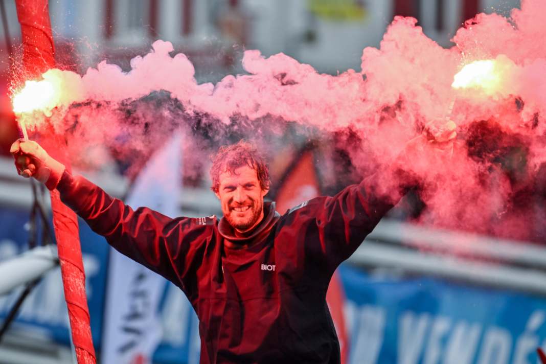 Überglücklich als Fünfter im Ziel: "Biotherm"-Skipper Paul Meilhat.