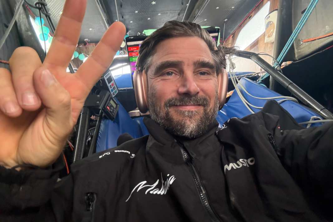 Cautiously optimistic about his Vendée Globe final: Boris Herrmann in the stormy Bay of Biscay.