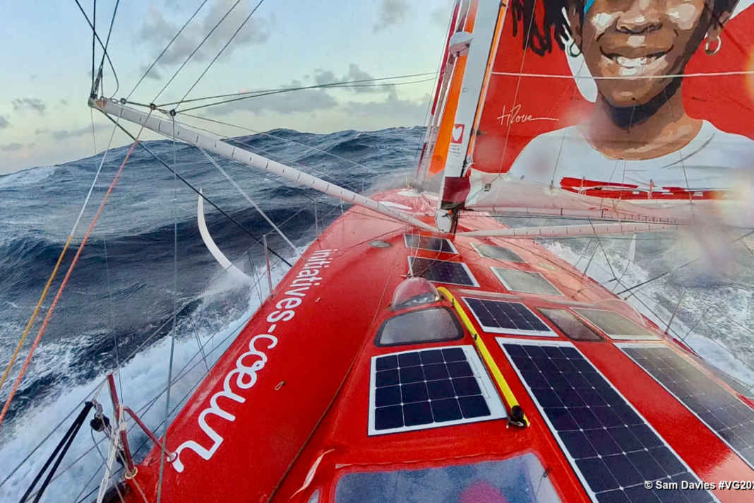 "Initiatives - Cœur" sur la ligne d'arrivée : Samantha Davies s'est dirigée vers Les Sables-d'Olonne en treizième position mercredi après-midi.