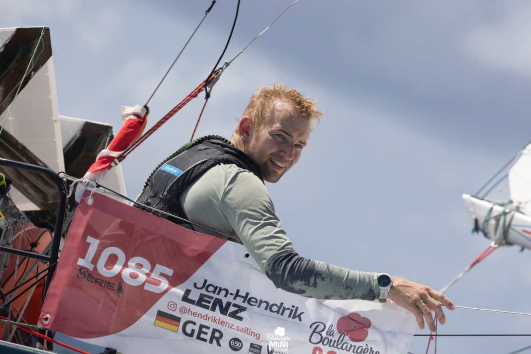 At the finish of his Mini-Transat premiere: Hendrik Lenz.