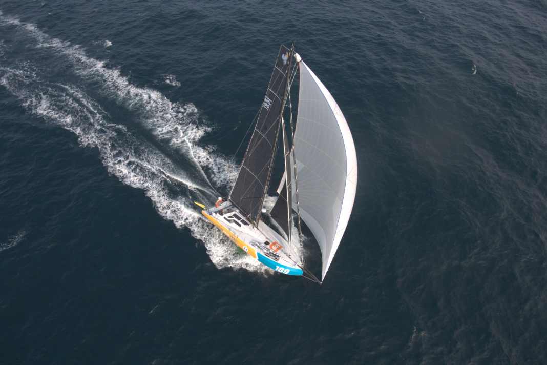 Belle prise de vue par drone de la Class 40 "SignForCom" avec Lennart Burke et Melwin Fink