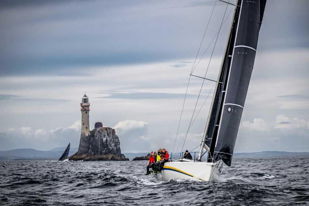 They've already been around and are heading for the Fastnet rock this year as part of the Admiral's Cup fleet: Dirk Clasen and the "Ginkgo" crew start the Rolex Fastnet Race on Saturday.