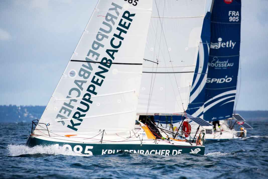 Hendrik Lenz naviga con "Monoka" in rotta verso il Mini-Transat 2025.