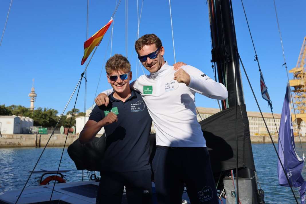 Haben Bock, wollen gewinnen: Lennart Burke und Melwin Fink vor dem Start zur ersten Globe40-Etappe von Cádiz nach Mindelo.