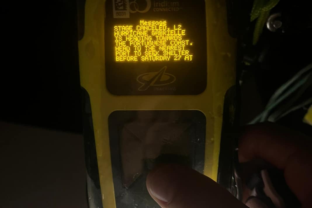 Le message de la direction de course concernant l'interruption de l'étape.