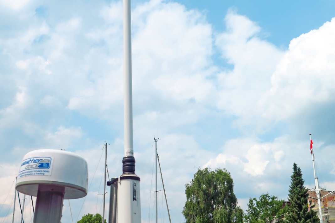 For the device carrier: aerial-modem combinations with USB connection, including router, are available for as little as 180 euros. If more than five metres of cable are required between the modem and the on-board router, an active USB extension must be planned for