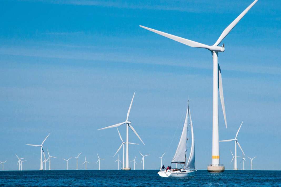 There are still only a few wind turbines turning at sea, which are an obstacle for sailors. But there will be more - much more!