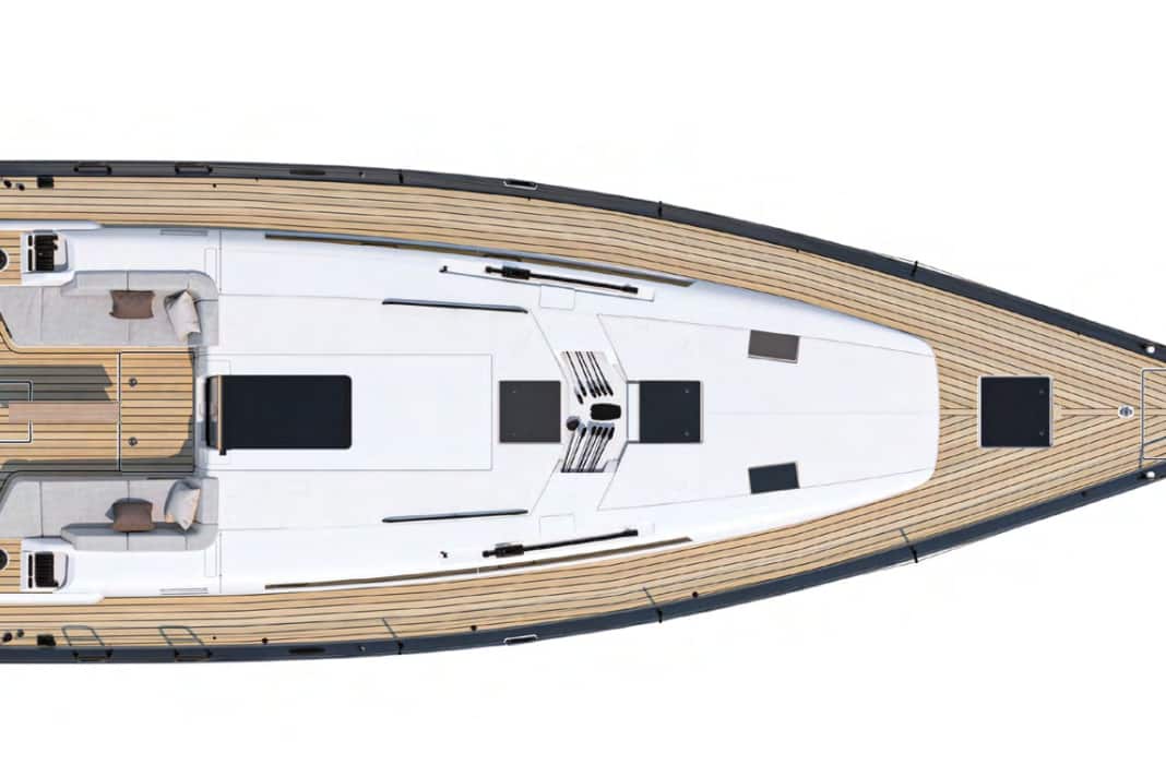 Versione standard per il turismo veloce. Tutte le cime sono condotte a poppa a due grandi winch. Il bompresso è corto e privo di rotaia. Tuttavia, serve anche come supporto per l'ancora. Ponte in teak parzialmente di serie