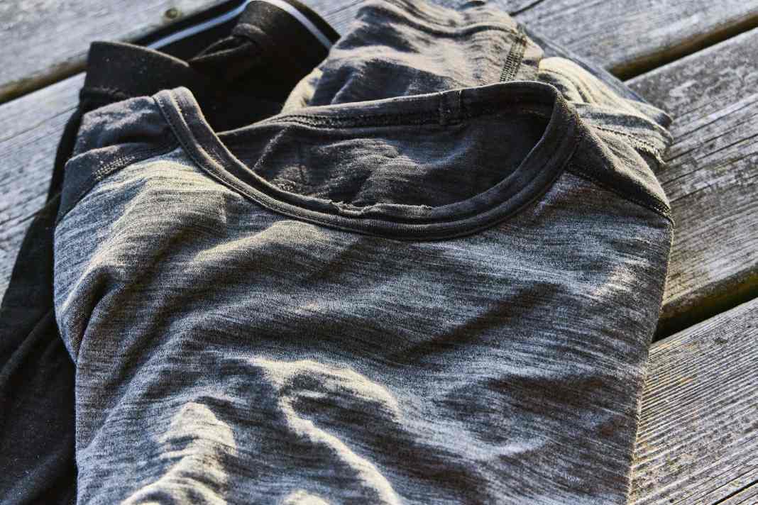 Sous-vêtements fonctionnels : directement contre le corps, le tissu évacue l'humidité vers l'extérieur. Sur les longs trajets, l'équipage peut se rendre confortablement dans la couchette en cas de veille libre.