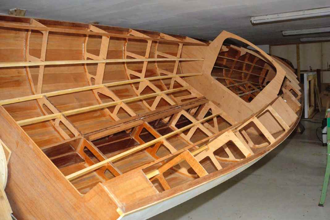 The delicately constructed boat is stiffened with various sawn-out frame frames