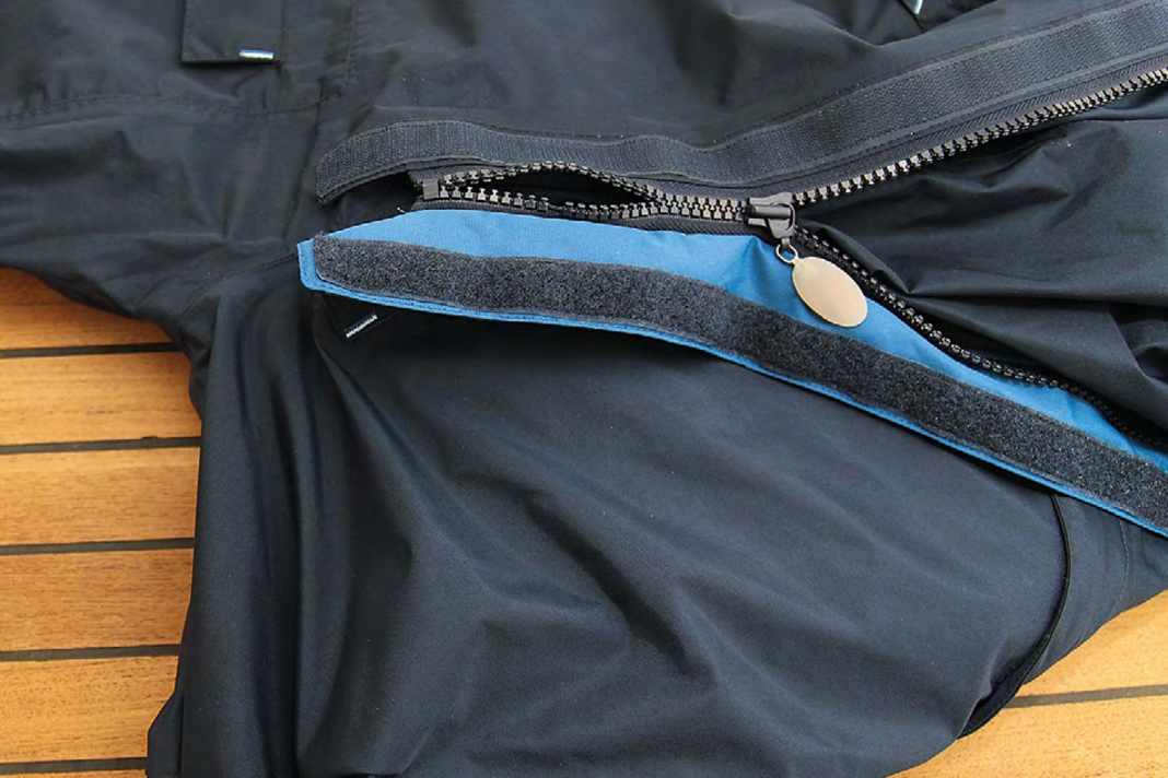 Find the fault: A tooth is missing, the zip can no longer be closed. This can be fixed provisionally