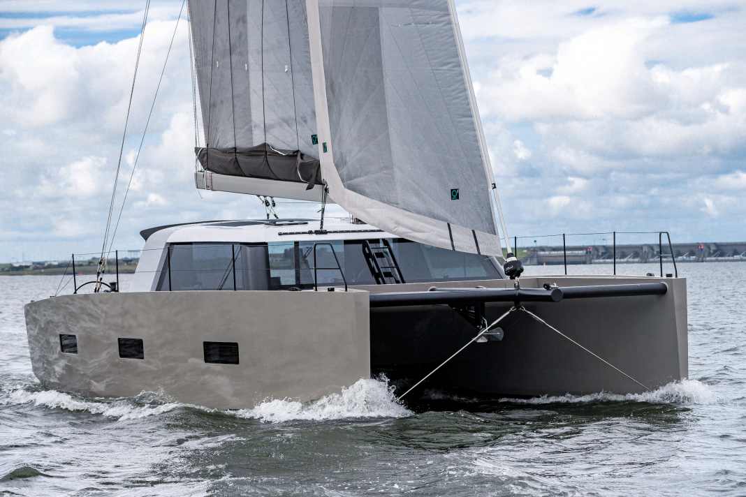 Massive, clear, tidy: the Vaan R4 is a thoroughly avant-garde appearance. The targa bar is reminiscent of sports cars from Stuttgart