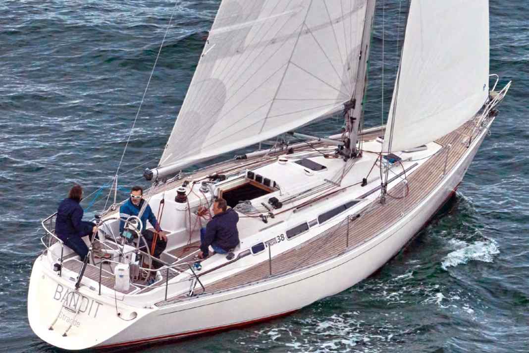 The setting of the two sails must be optimised for each other