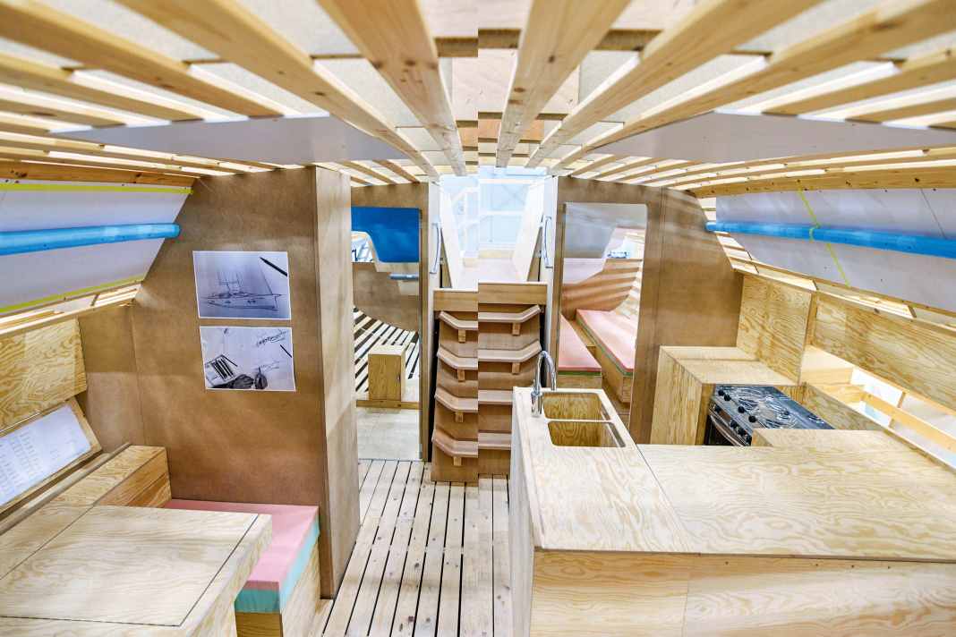 X-Yachts treibt den Trend auf die Spitze: Der Mock-up der Xc 47 lässt sich sogar zur Seite neigen
