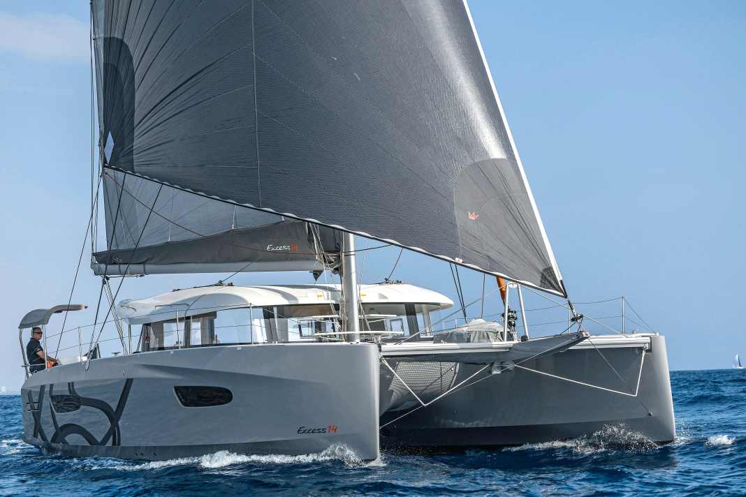 Des plis marqués : lors du développement, le chantier naval a misé sur une forme de coque anguleuse et une carène asymétrique.