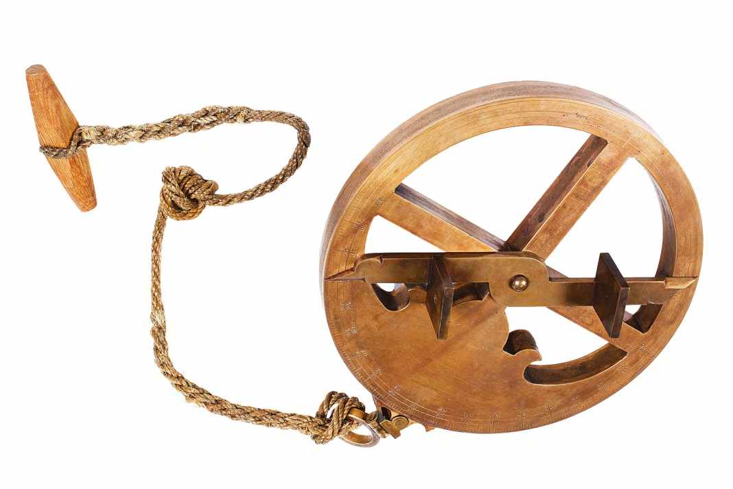 L'astrolabe était l'un des premiers outils permettant de déterminer l'angle d'élévation du soleil.