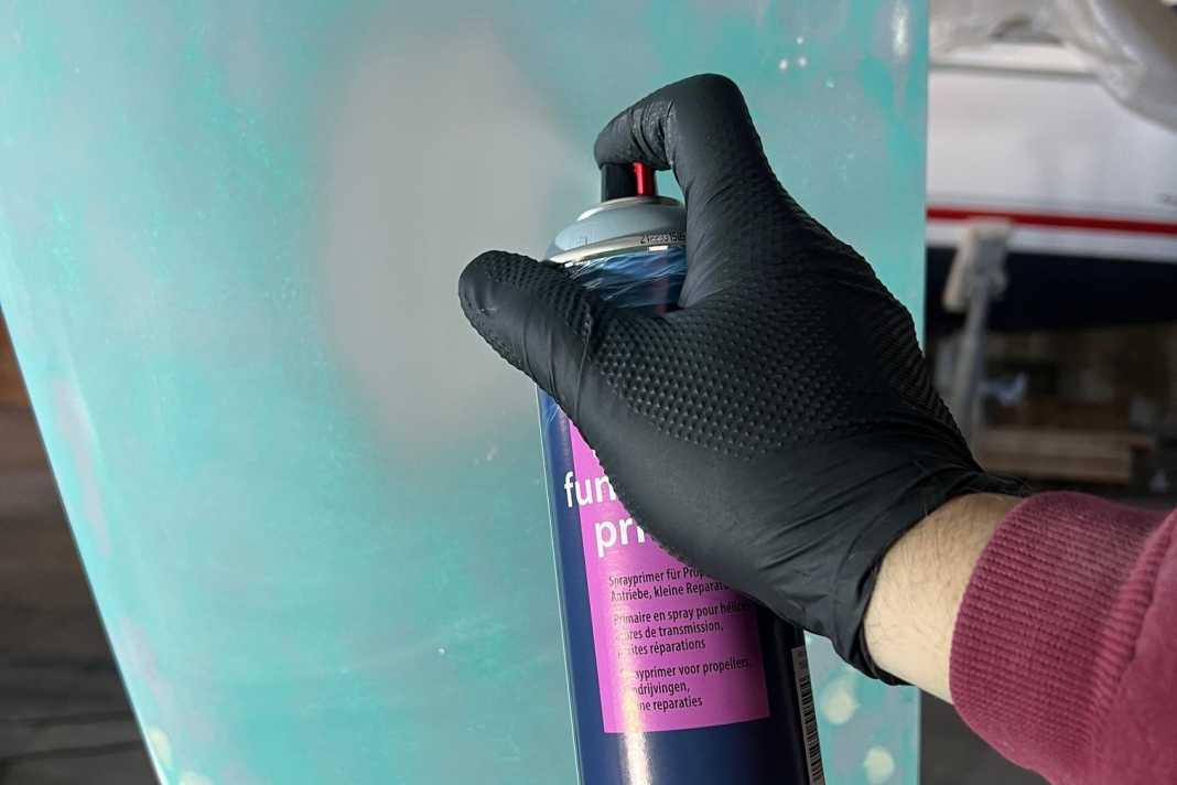 The multifunctional primer is based on epoxy and can be used on the underwater hull